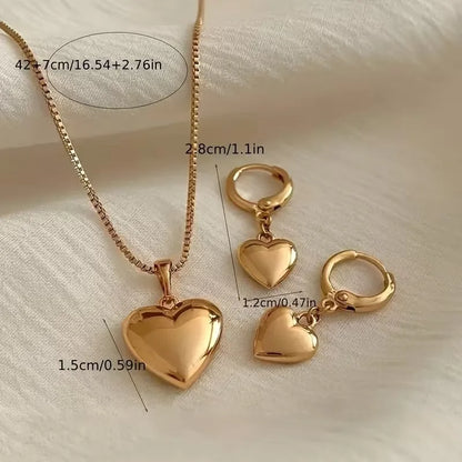Conjunto de colar com pingente de coração e brincos
