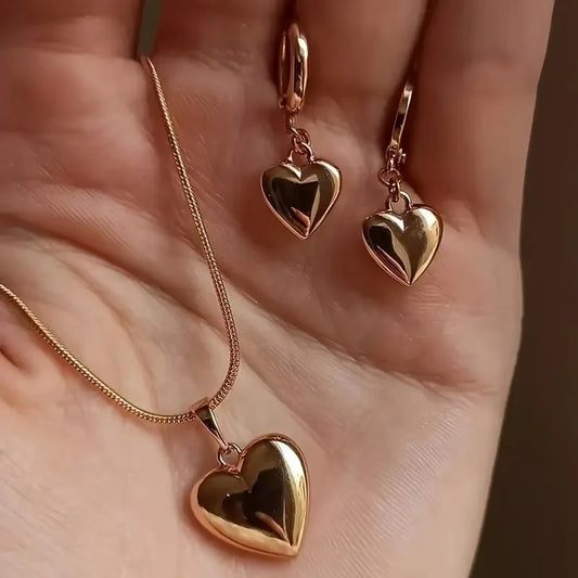 Conjunto de colar com pingente de coração e brincos