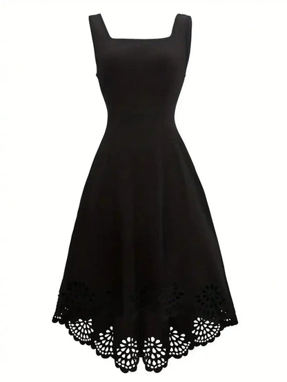 Vestido Preto com Renda e Decote Quadrado
