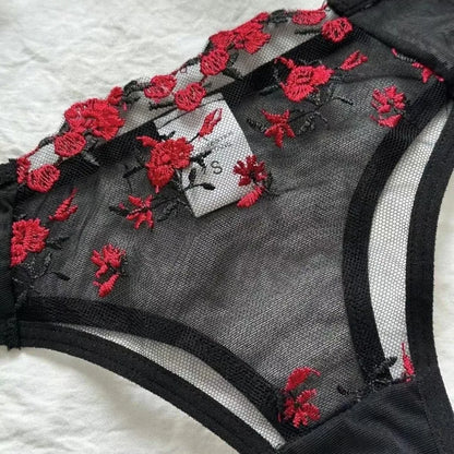 Lingerie Romântica com Renda de Malha Floral e Laço