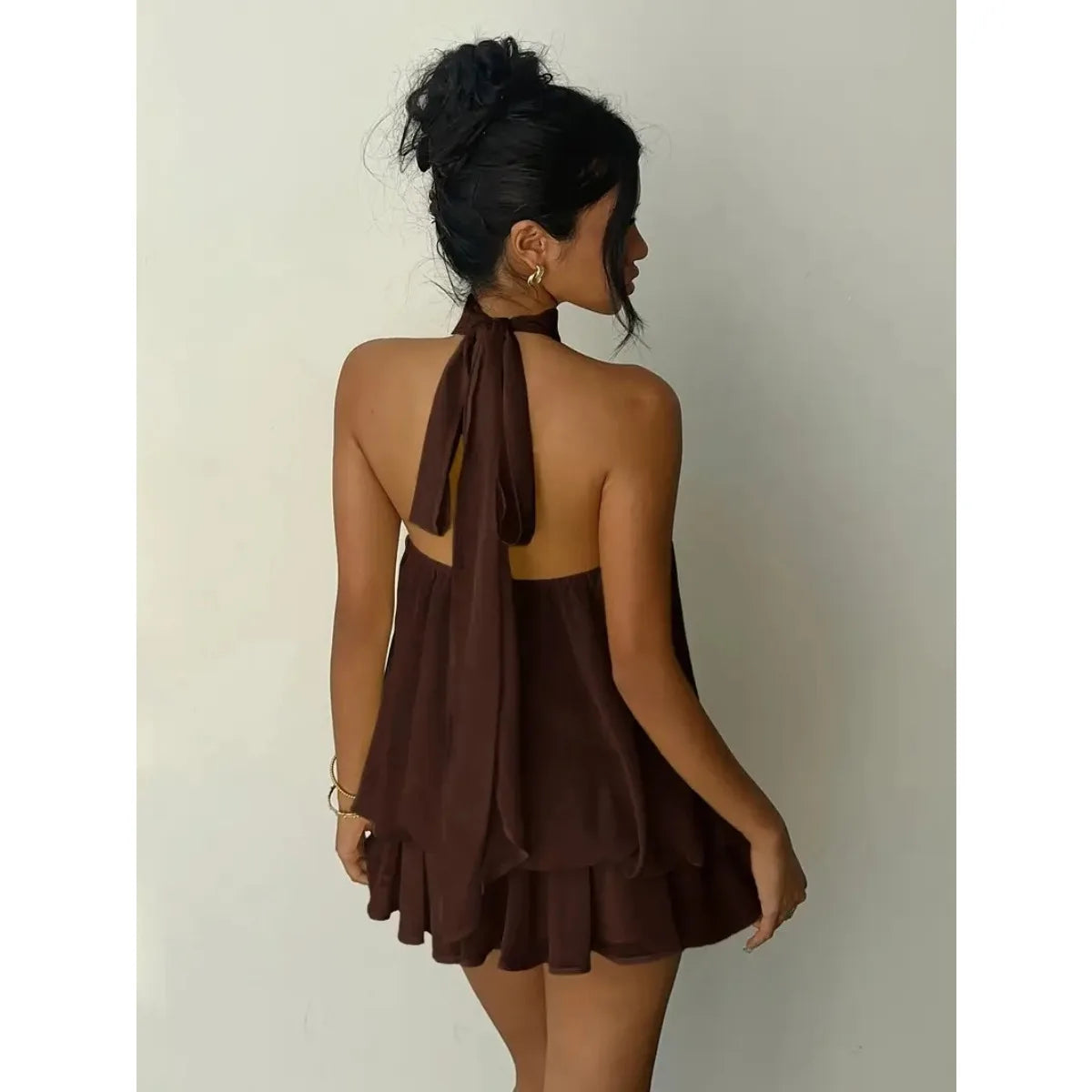 Vestido Feminino com Gola Halter e Costas Abertas