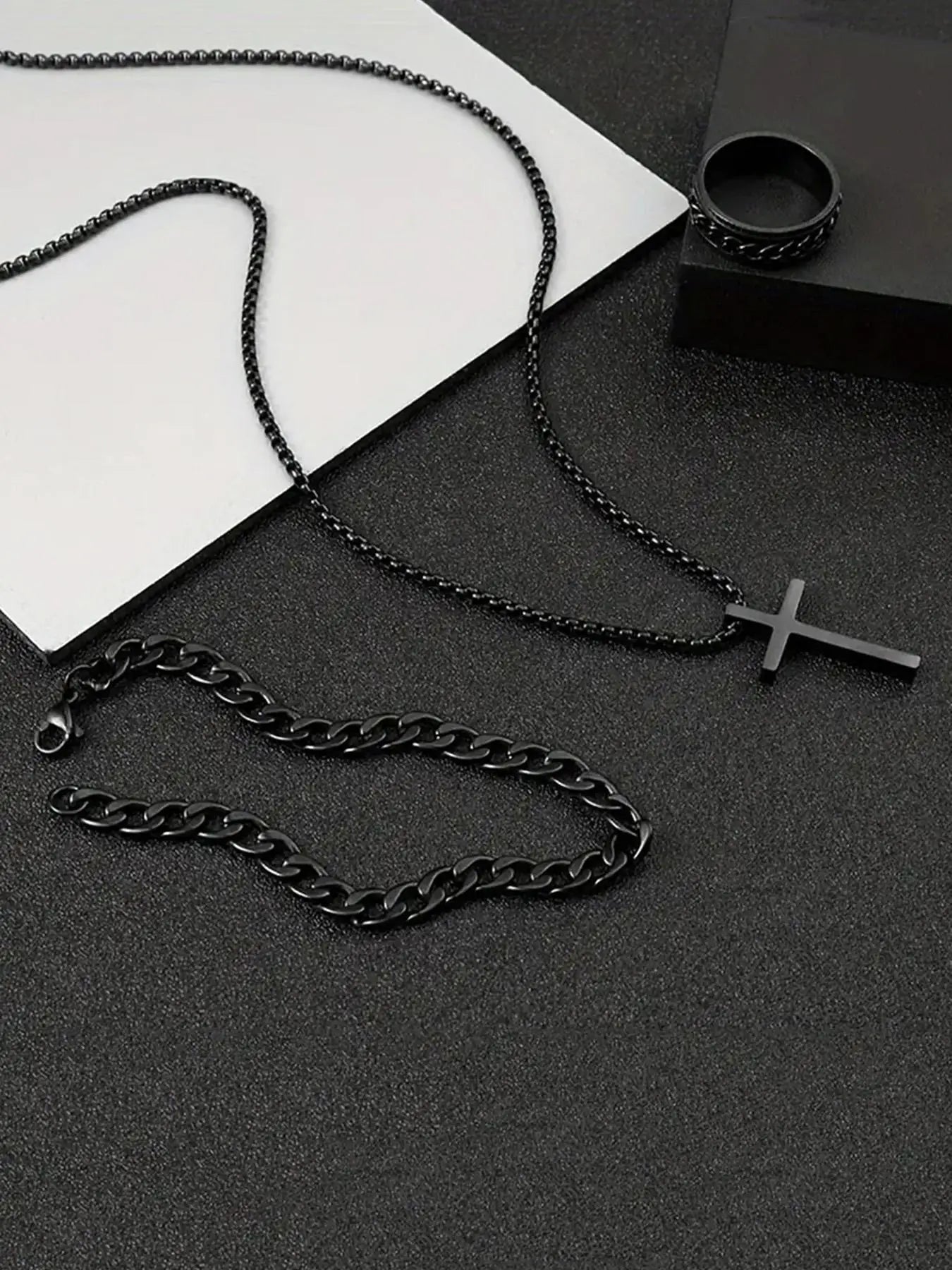 Conjunto de 3 Peças em Aço Inoxidável com Pingente de Cruz
