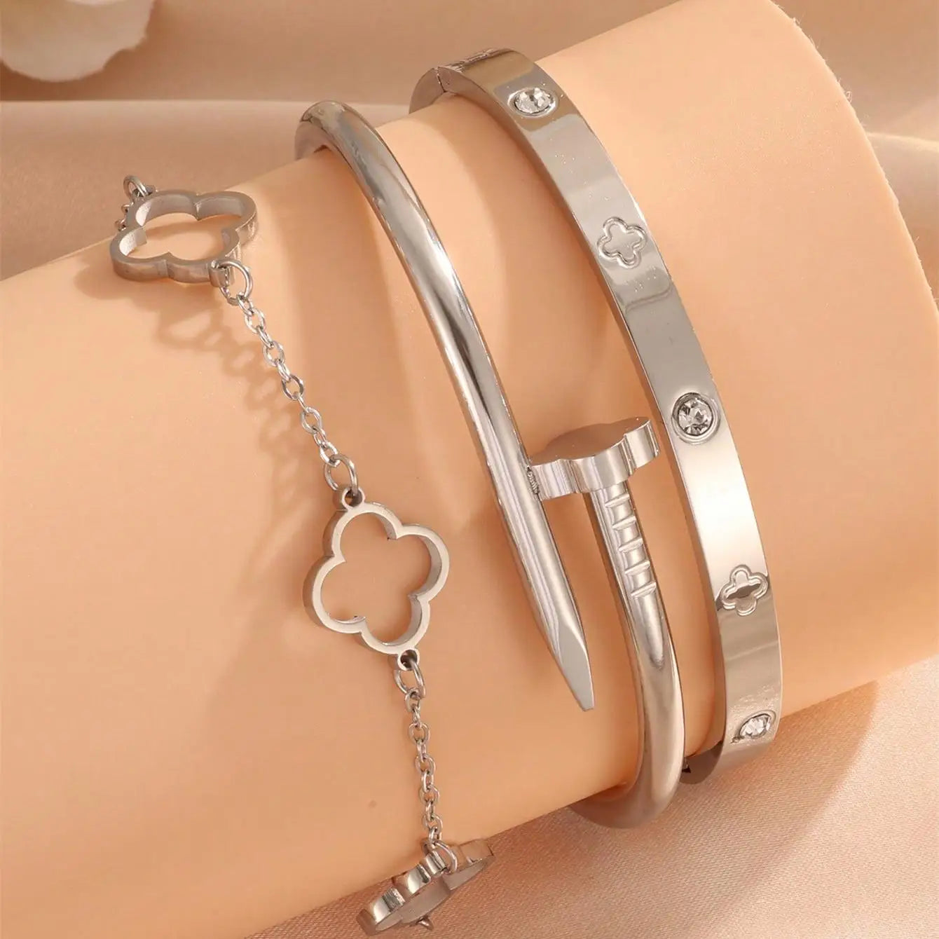 Conjunto de Pulseiras Francesas com Trevo da Sorte
