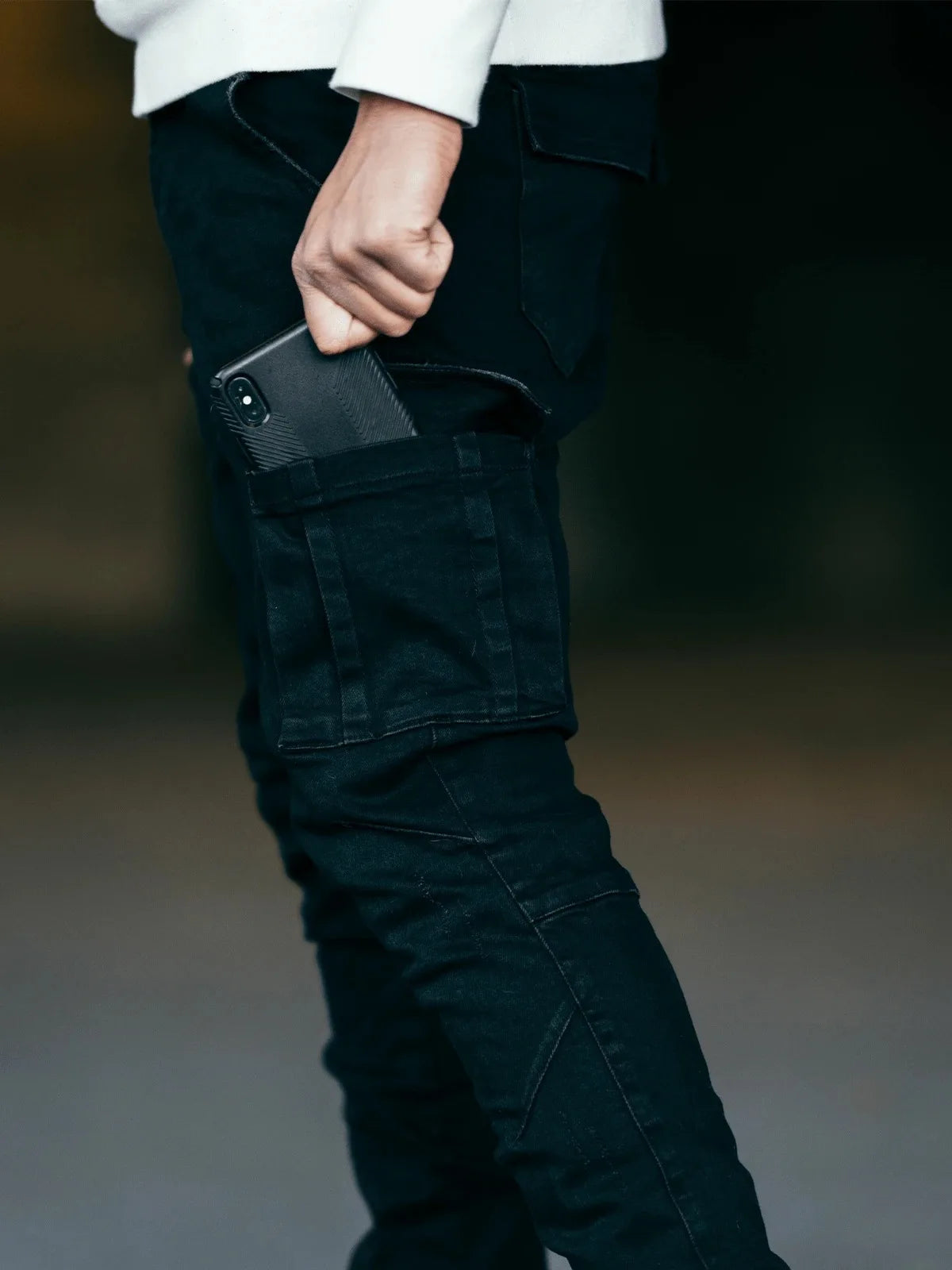 Calça Jeans Cargo com Vários Bolsos