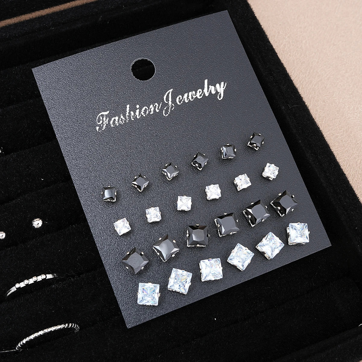 Conjunto Chique de Joias Prateadas com 51 Peças