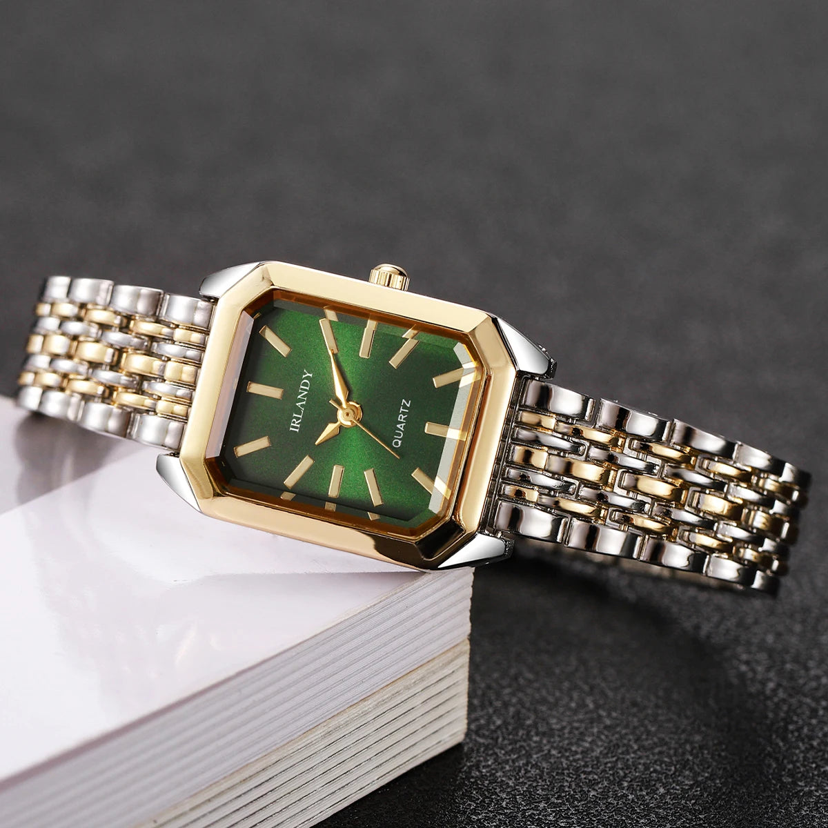 Relógio Feminino Retangular com Pulseira de Aço