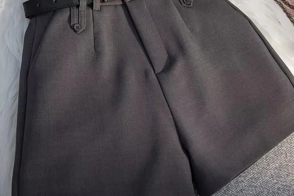 Short Feminino de Alfaiataria  de Cintura Alta