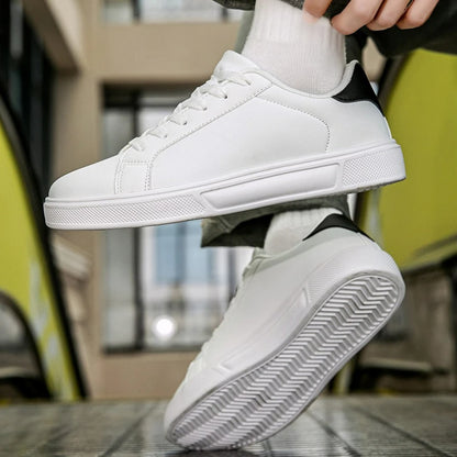 Tênis Brancos Masculinos em Couro PU