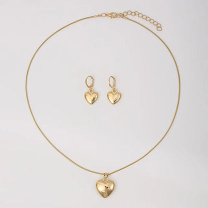 Conjunto de colar com pingente de coração e brincos