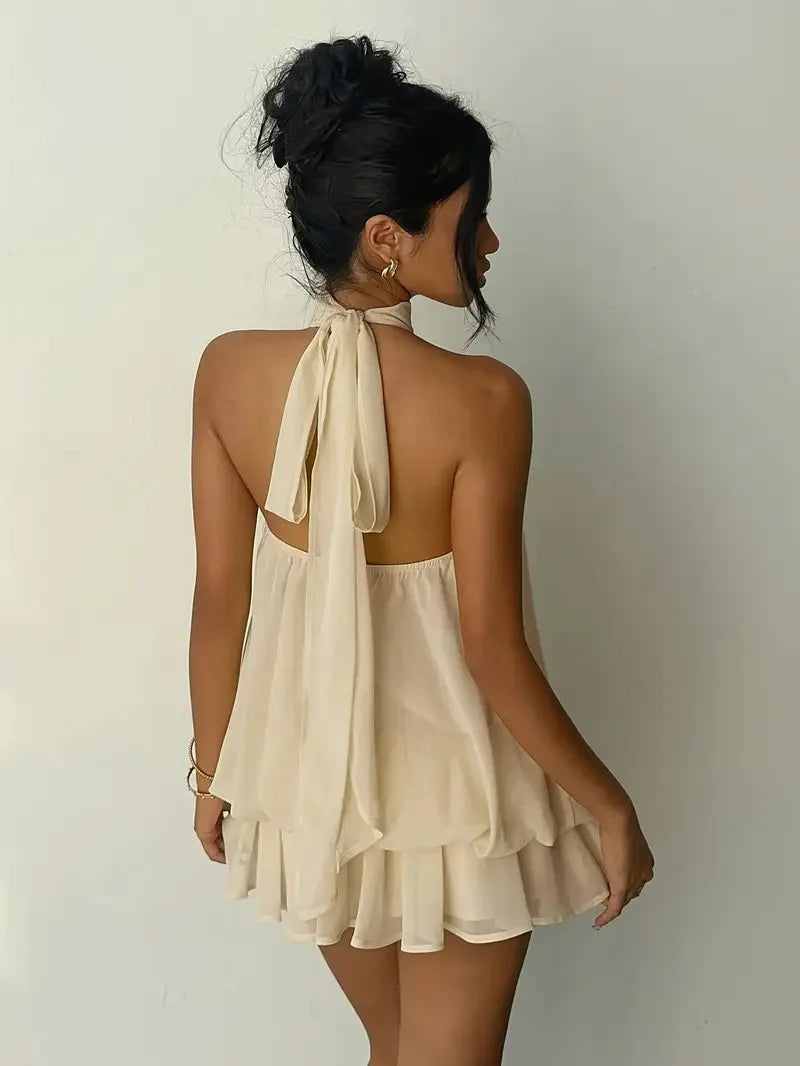 Vestido Feminino com Gola Halter e Costas Abertas