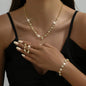 Conjunto de três peças: colar, brincos e pulseira de strass brilhantes