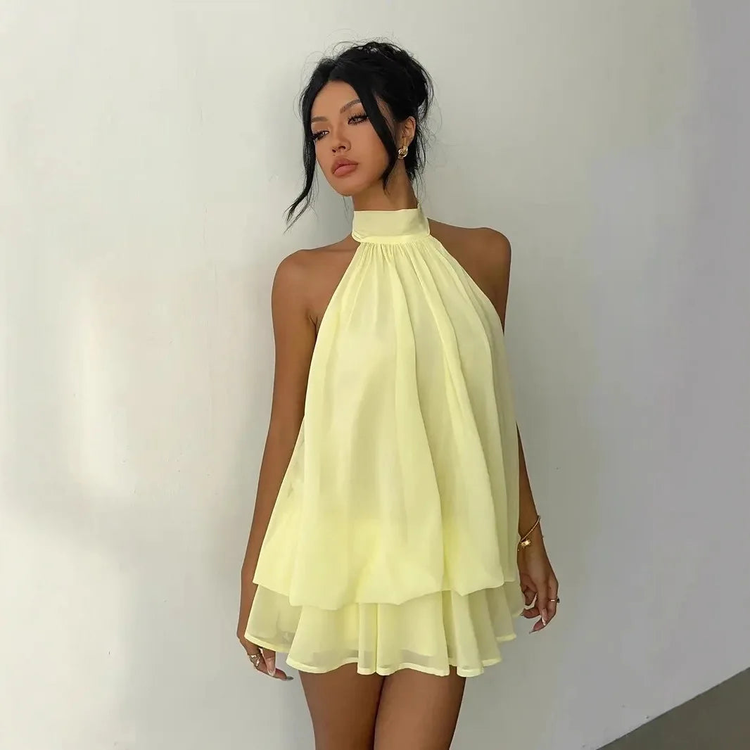 Vestido Feminino com Gola Halter e Costas Abertas