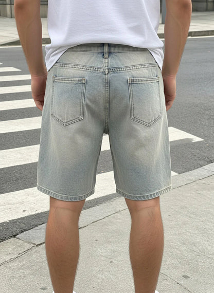 Bermudas Jeans com Lavagem Clara Detalhes Rasgados