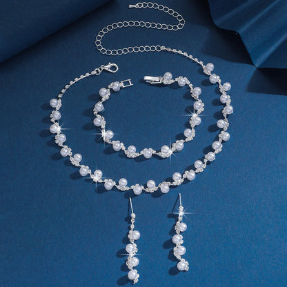 Conjunto de joias – colar, brincos e pulseira