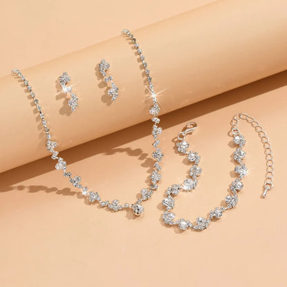 Conjunto de três peças: colar, brincos e pulseira de strass brilhantes