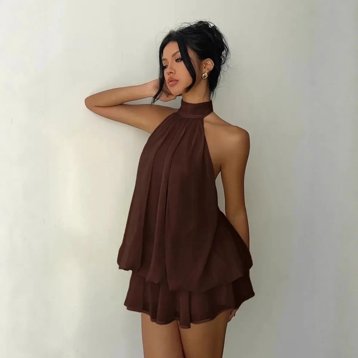 Vestido Feminino com Gola Halter e Costas Abertas