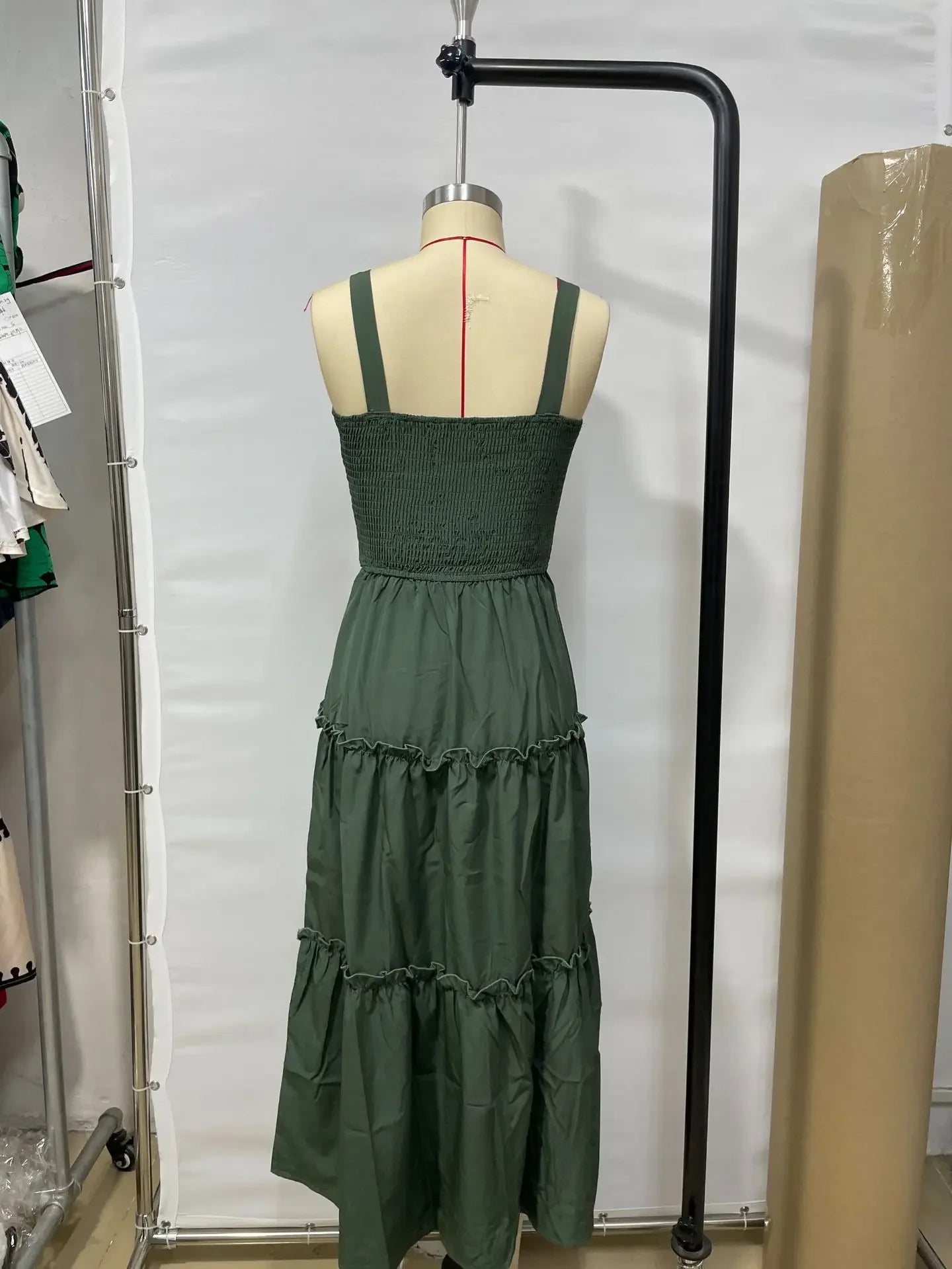 Vestido Feminino Halter Verão Cintura Elástica Midi Lisa Sem Mangas