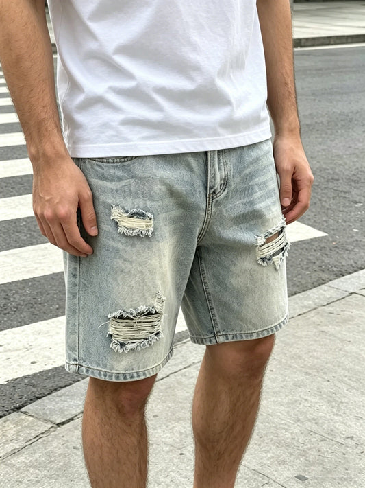 Bermudas Jeans com Lavagem Clara Detalhes Rasgados
