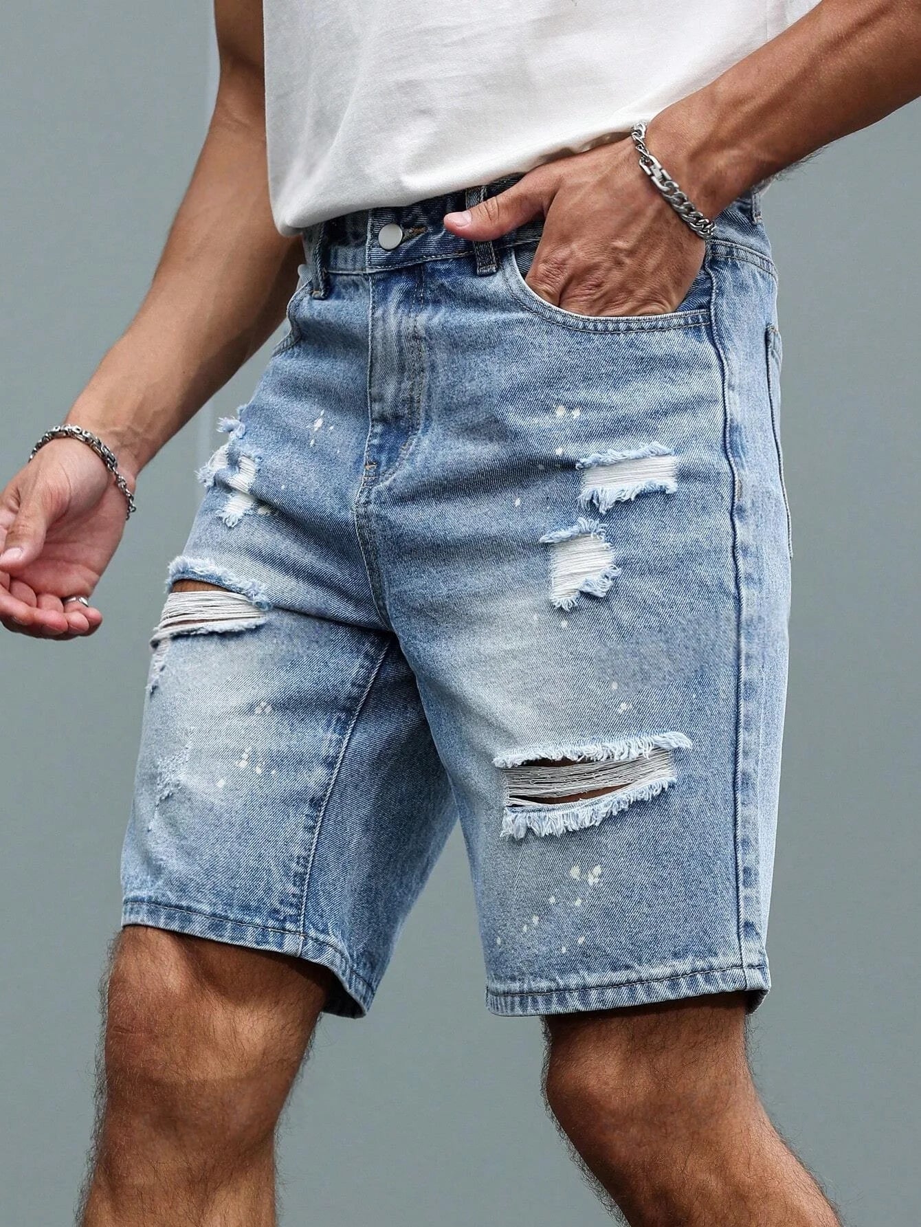 Bermuda Jeans Azul Claro com Lavagem Estonada