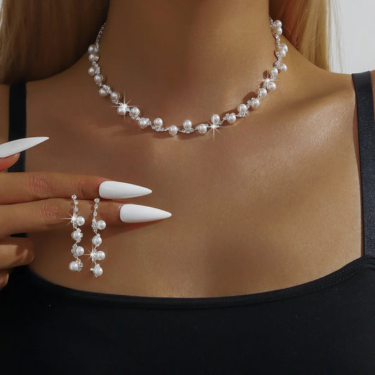 Conjunto de joias – colar, brincos e pulseira