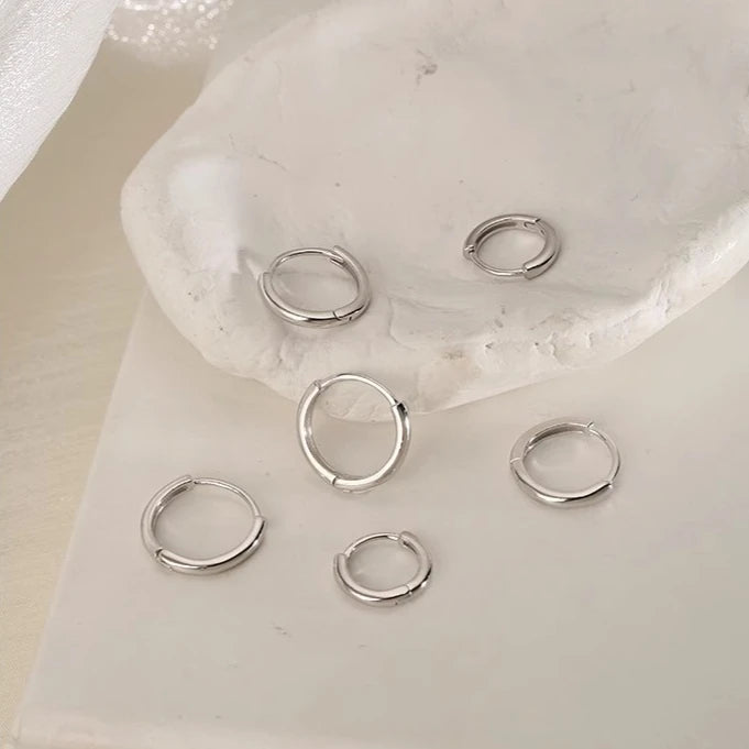 Conjunto de 3 Pares de Brincos de Argola Huggie Minimalistas em Aço