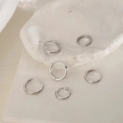 Conjunto de 3 Pares de Brincos de Argola Huggie Minimalistas em Aço