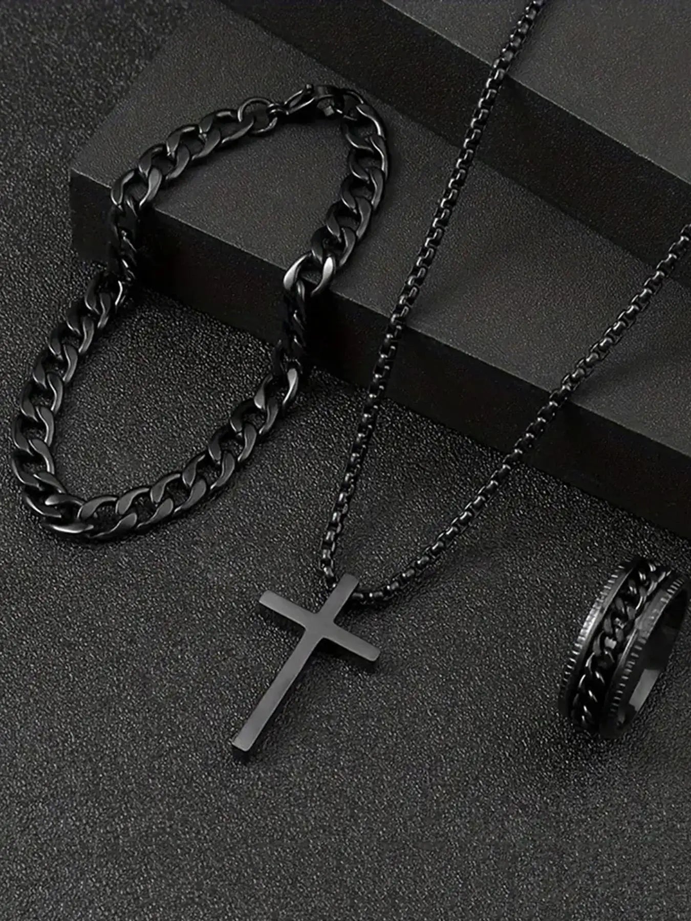 Conjunto de 3 Peças em Aço Inoxidável com Pingente de Cruz