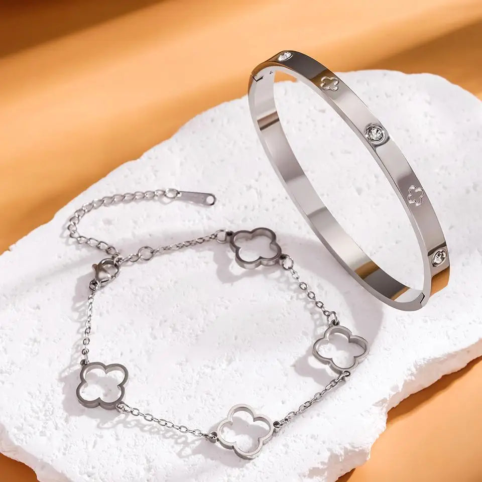 Conjunto de Pulseiras Francesas com Trevo da Sorte