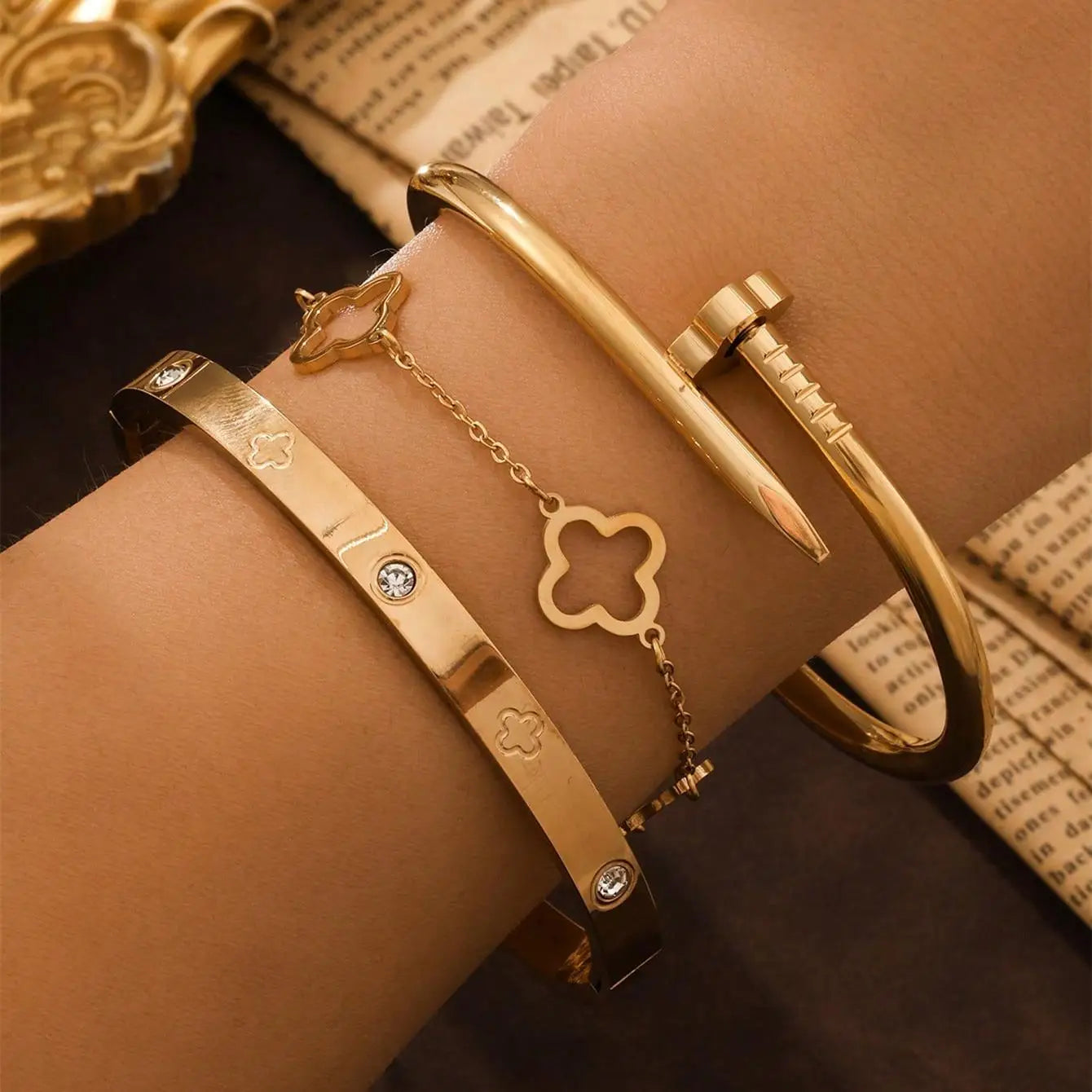 Conjunto de Pulseiras Francesas com Trevo da Sorte