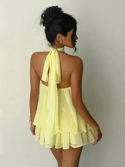 Vestido Feminino com Gola Halter e Costas Abertas