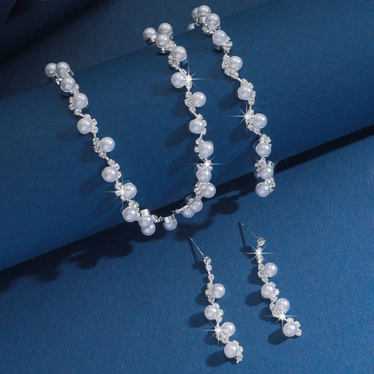 Conjunto de joias – colar, brincos e pulseira