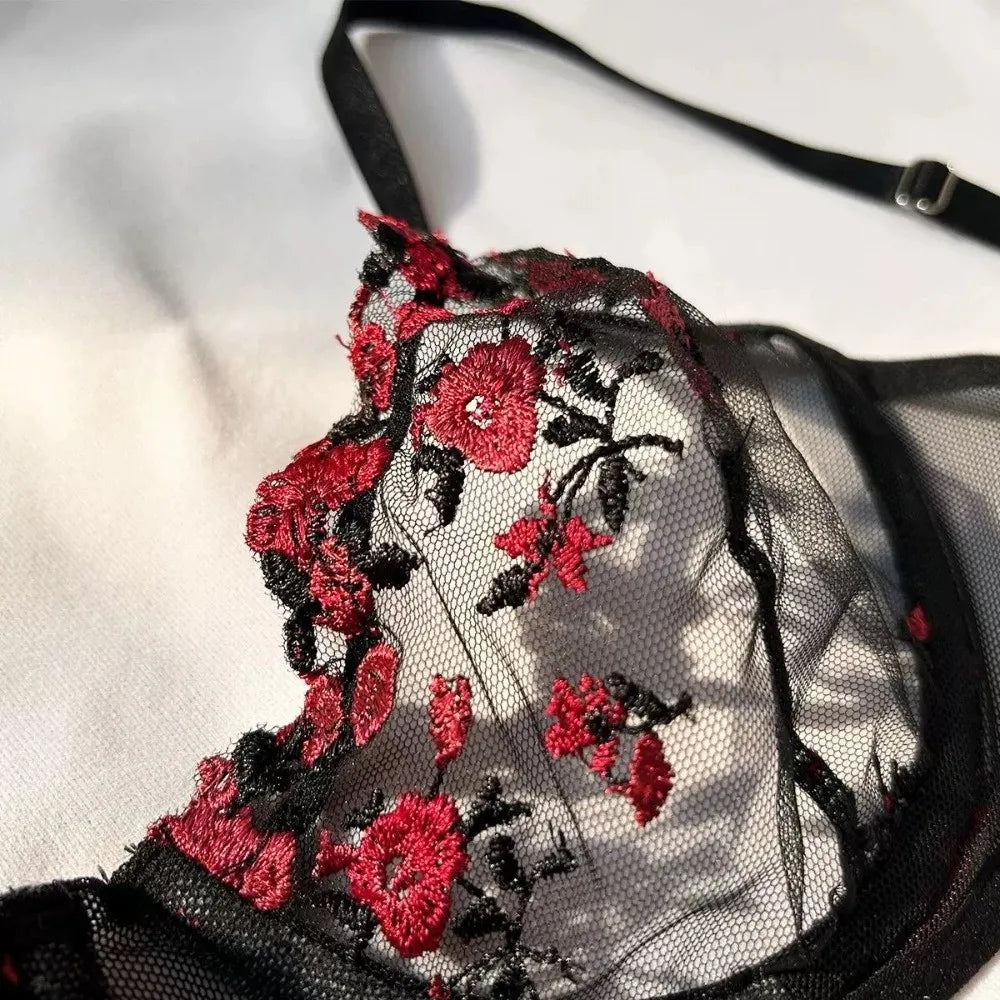 Lingerie Romântica com Renda de Malha Floral e Laço